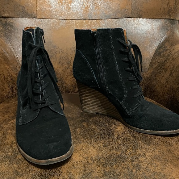 Lucky Brand black suede lace up and zip wedge ankle boot - Picture 2 of 5